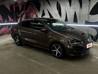 2018 Volkswagen Polo V Рестайлинг, коричневый, 1350000 рублей, вид 2