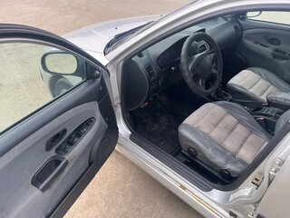2003 Mitsubishi Carisma I Рестайлинг, серебристый, 178000 рублей, вид 5