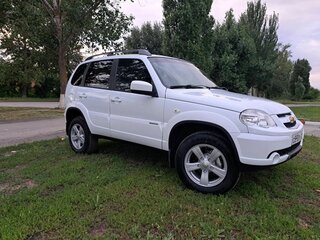2013 Chevrolet Niva I Рестайлинг, белый, 759000 рублей, вид 3