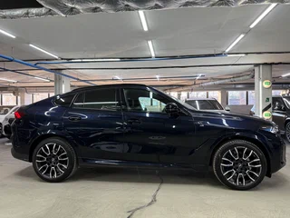 2023 BMW X6 40i III (G06) Рестайлинг, синий, 11999900 рублей, вид 4