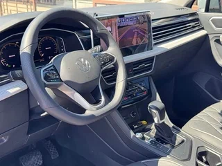 2022 Volkswagen Tiguan II Рестайлинг, серый, 2773000 рублей, вид 5