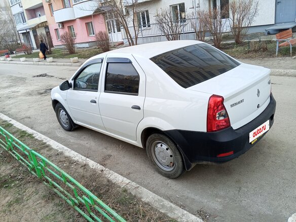 2013 Renault Logan I Рестайлинг, белый, 1000000 рублей - вид 1