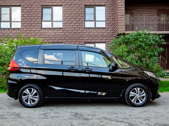 2022 Honda Freed II Рестайлинг, чёрный - вид 2
