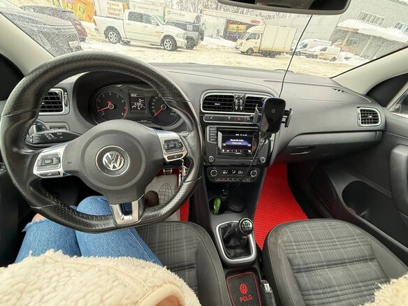 2017 Volkswagen Polo V Рестайлинг, бежевый, 1000000 рублей - вид 7