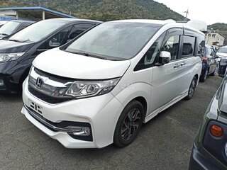 2017 Honda Stepwgn Spada V Рестайлинг, белый, 1850000 рублей, вид 1