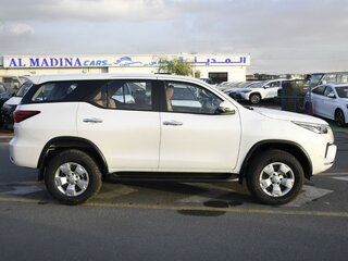 2026 Toyota Fortuner II Рестайлинг, белый, 4800000 рублей, вид 3