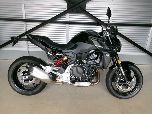 2025 BMW F 900 R, чёрный, 1277000 рублей - вид 1