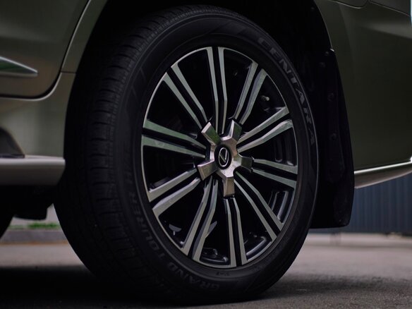 2018 Lexus LX 570 III Рестайлинг 2, серый, 8000000 рублей - вид 11
