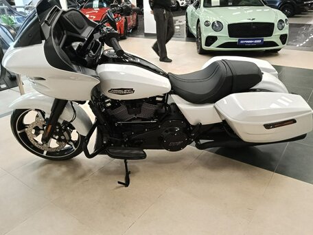 2025 Harley-Davidson Road Glide, белый, 3615000 рублей, вид 2