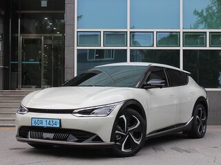 2022 Kia EV6 Long Range I, бежевый, 3300000 рублей, вид 3