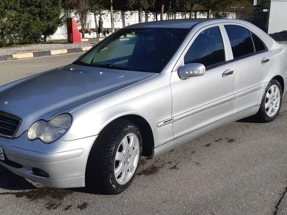 2001 Mercedes-Benz C-Класс 200 II (W203), серебристый, 550000 рублей