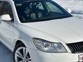 2012 Skoda Octavia RS II Рестайлинг, белый, 1370000 рублей, вид 5