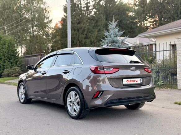2020 Kia Ceed III, коричневый, 2170000 рублей - вид 8