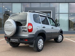 2018 Chevrolet Niva I Рестайлинг, серебристый, 785000 рублей, вид 5