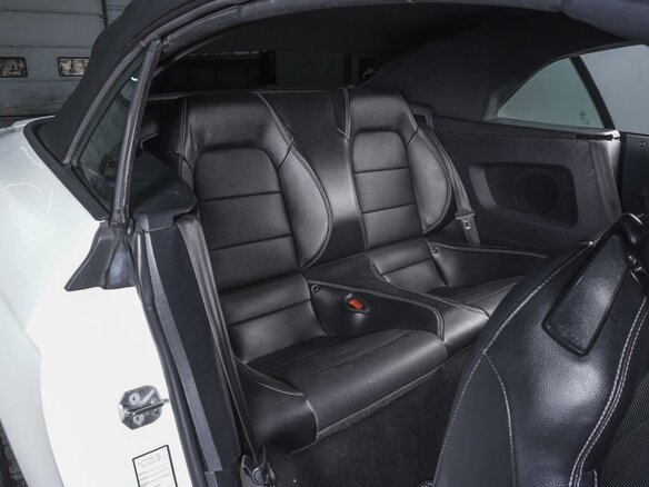 2019 Ford Mustang VI Рестайлинг, белый - вид 15