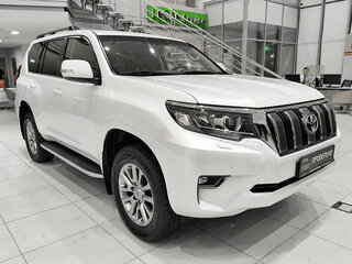 2018 Toyota Land Cruiser Prado 150 Series Рестайлинг 2, белый, 5199000 рублей, вид 3