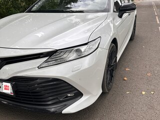 2019 Toyota Camry VIII (XV70), белый, 2500000 рублей, вид 1