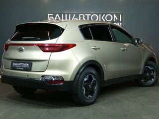 2018 Kia Sportage IV Рестайлинг, коричневый, 1790000 рублей, вид 4