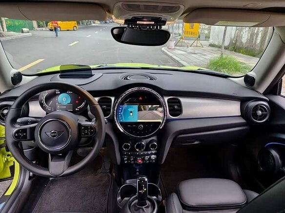 2023 Mini Hatch Cooper III (F55/F56) Рестайлинг 2, жёлтый, 2396055 рублей - вид 10