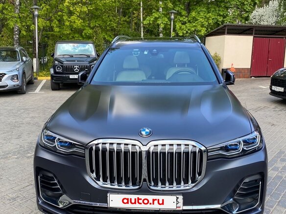 2019 BMW X7 40i I (G07), серый, 6500000 рублей - вид 1