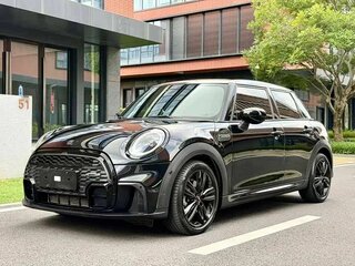 2023 Mini Hatch Cooper III (F55/F56) Рестайлинг 2, чёрный, 2055010 рублей, вид 1