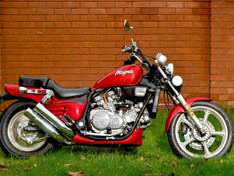1988 Honda Magna, красный, 430000 рублей, вид 4