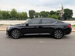 2023 Skoda Superb III Рестайлинг, чёрный, 1850100 рублей, вид 5