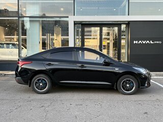 2021 Hyundai Solaris II Рестайлинг, чёрный, 1409000 рублей, вид 4