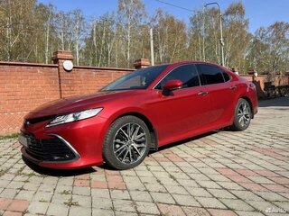 2021 Toyota Camry VIII (XV70) Рестайлинг, красный, 3500000 рублей, вид 5