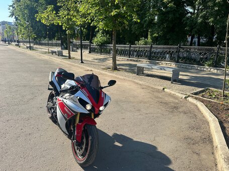 2012 Yamaha YZF-R1, красный, 1000000 рублей, вид 2