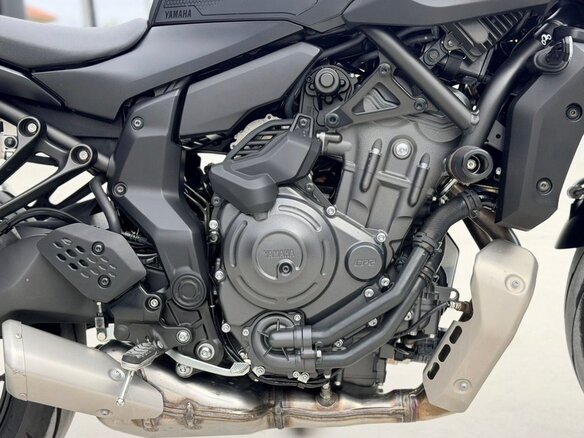 2025 Yamaha MT-07 (FZ-07), чёрный - вид 12