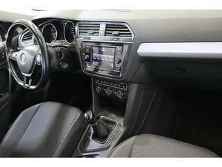 2019 Volkswagen Tiguan II, чёрный, 1999000 рублей, вид 5