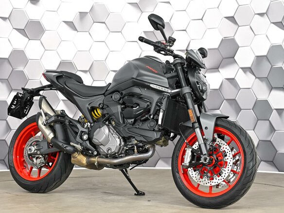 2023 Ducati Monster 937, серый, 899000 рублей
