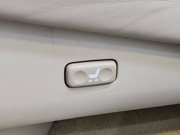 2009 Lexus LX 570 III, белый, 3200000 рублей - вид 19