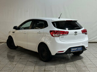 2015 Kia Rio III Рестайлинг, белый, 970000 рублей, вид 4