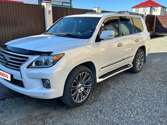 2013 Lexus LX 570 III Рестайлинг, белый, 4400000 рублей