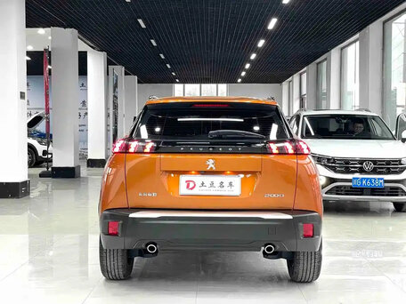 2022 Peugeot 2008 II, оранжевый, 1540000 рублей, вид 3
