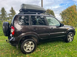 2011 Chevrolet Niva I Рестайлинг, коричневый, 360000 рублей, вид 4