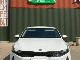2020 Kia K5 III, белый, 2450000 рублей, вид 2