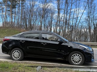 2018 Kia Rio IV, чёрный, 799999 рублей, вид 2