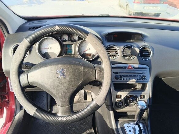 2008 Peugeot 308 I, красный, 330000 рублей - вид 5