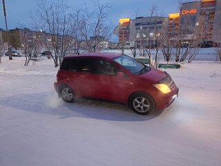 2002 Toyota Ist I, красный, 600000 рублей, вид 4