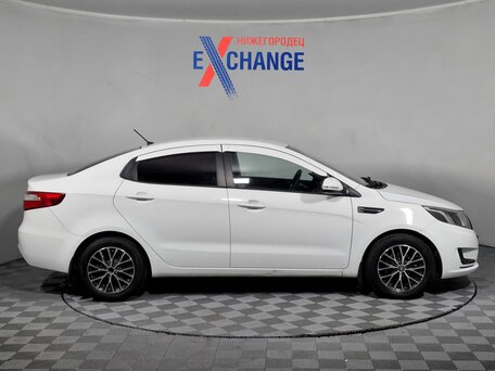 2014 Kia Rio 4-speed III, белый, 779000 рублей, вид 4