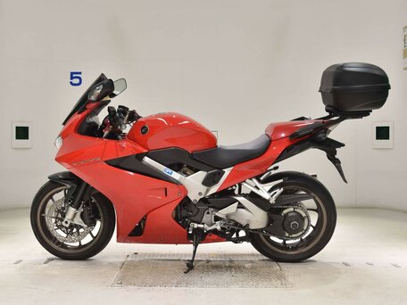 2015 Honda VFR 800, красный, 745000 рублей, вид 1
