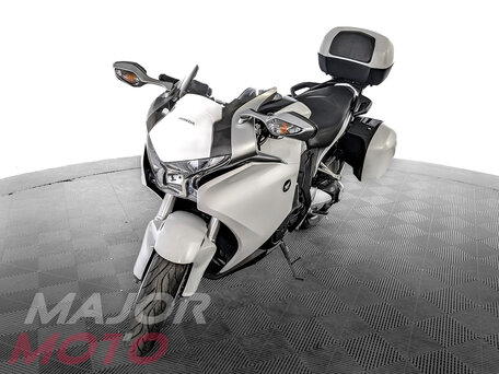 2010 Honda VFR 1200, белый, 899000 рублей, вид 3