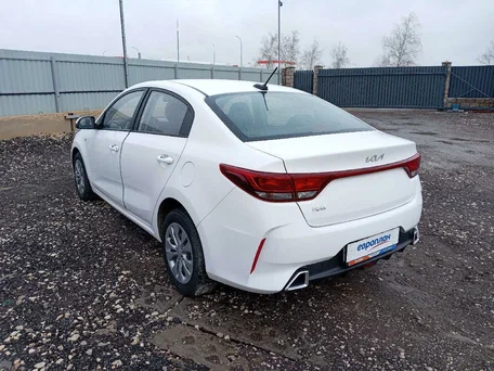 2021 Kia Rio IV Рестайлинг, белый, 1173850 рублей, вид 4