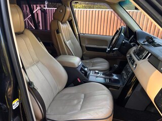 2010 Land Rover Range Rover III Рестайлинг 2, чёрный, 2100000 рублей, вид 3