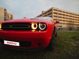 2017 Dodge Challenger III Рестайлинг 2, красный, 3719000 рублей, вид 1
