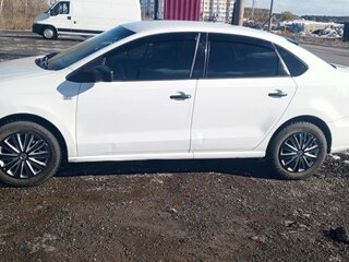 2017 Volkswagen Polo V Рестайлинг, белый, 500000 рублей, вид 4
