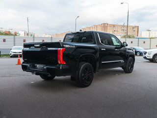 2025 Toyota Tundra Crew Max CrewMax III, чёрный, 9050000 рублей, вид 4
